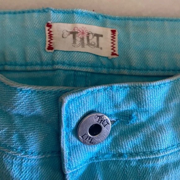 Tilt Jean Shorts - Picture 3 of 7